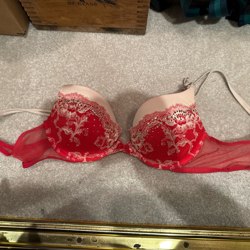 Victoria's Secret Red and Cream Lace Bra